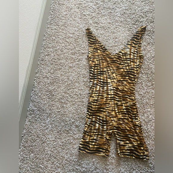 naked wardrobe romper - Picture 3 of 3